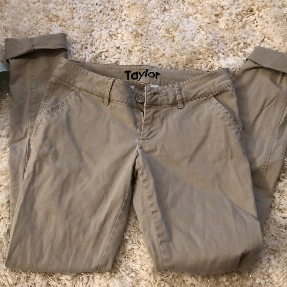 Delia’s Taylor style khaki skinny pants